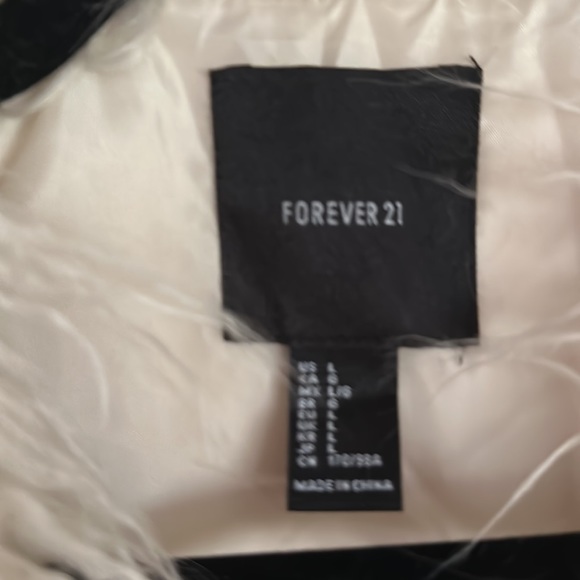 NWT Forever 21 Furry Vest - Size Large - Cream Color - Picture 3 of 6